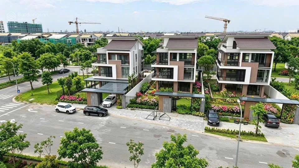 Mua ngay biệt thự giá CĐT cạnh Long Biên HN. Ân hạn gốc lãi 2 năm CK 10%. Sổ lâu dài LH 0989 588 *** - Ảnh 1