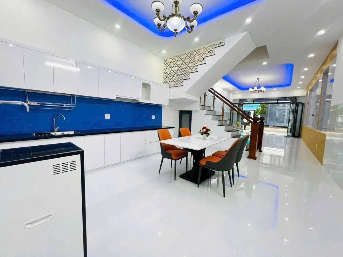 Bán nhà 1 trệt 1 lầu mặt tiền Lê Văn Lương, P. Long Tâm, TP. Bà Rịa, 100m2, 4,2 tỷ - Ảnh thu nhỏ 4