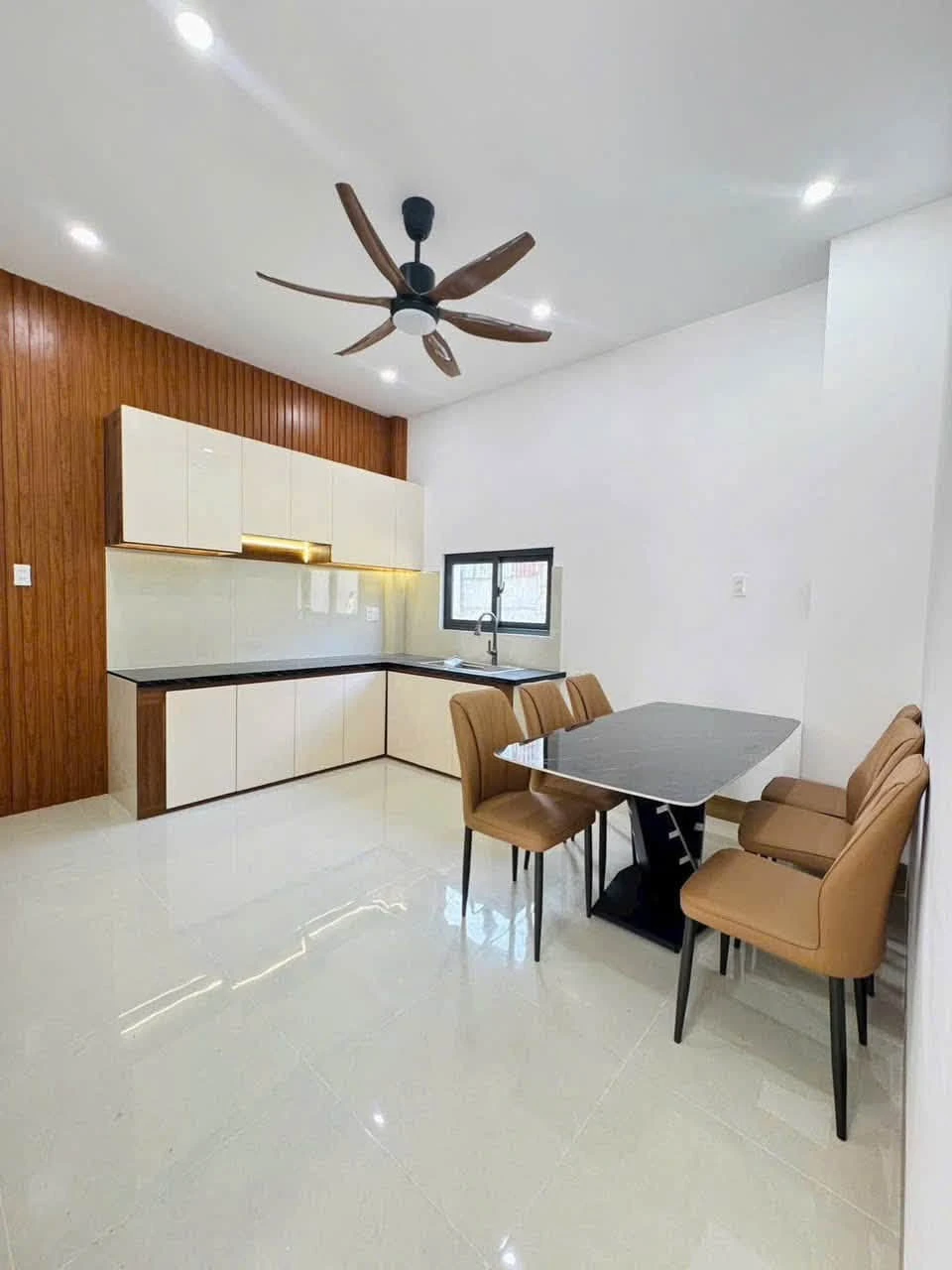Bán nhà mặt tiền Sương Nguyệt Anh Vĩnh Lạc, 3PN, 104m², An Giang - Ảnh 1