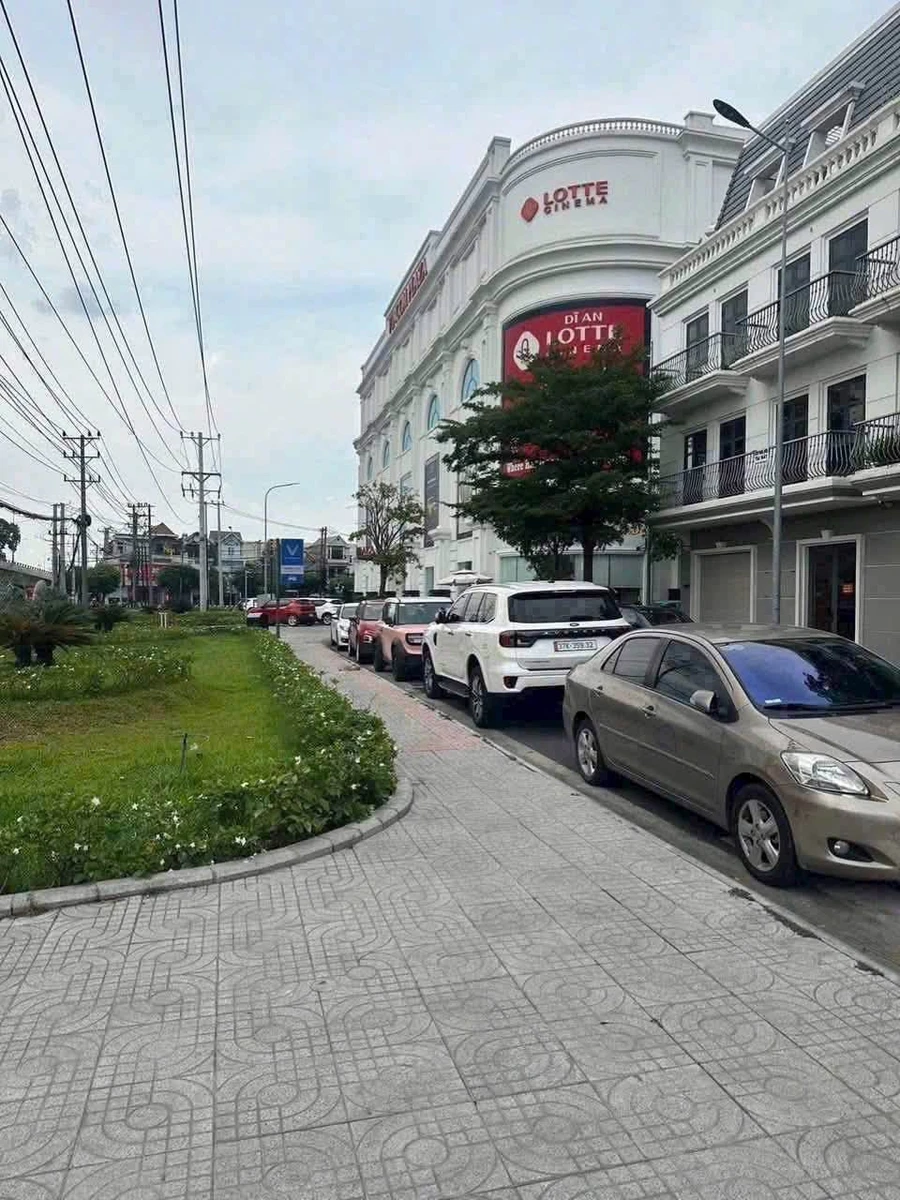 Bán shophouse 184.8m² mặt tiền Vincom 550, Dĩ An, 13.8 tỷ - Ảnh 1
