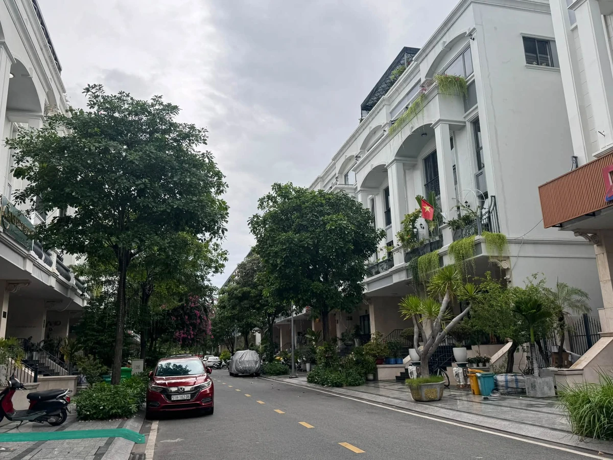 Bán nhà 136,5m2 đường 27 KĐT Vạn Phúc, Thủ Đức giá 26,88 tỷ, có thang máy - Ảnh thu nhỏ 2