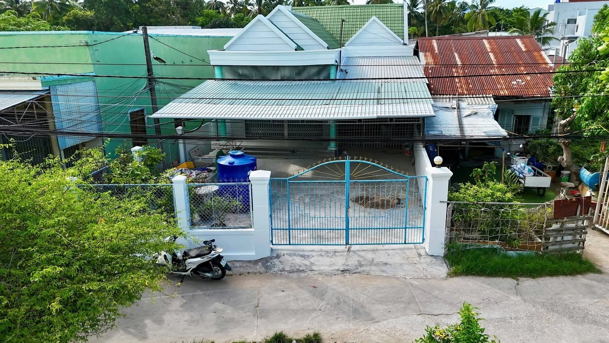 Bán nhà mặt tiền 9x34m có dòng tiền Chợ 30/4 - Ảnh 1
