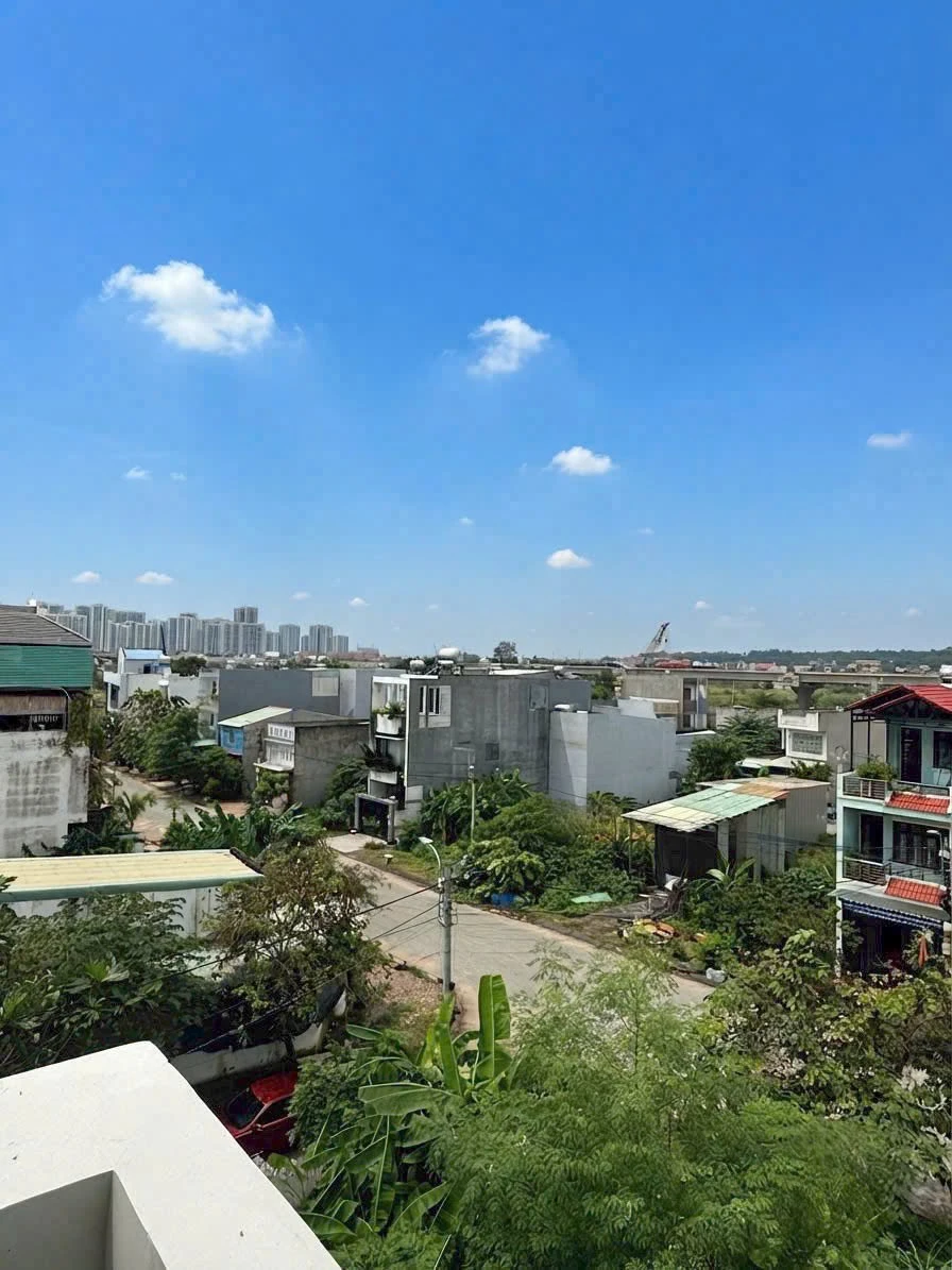 Bán đất nền 200m² mặt tiền đường Nguyễn Xiển, Thủ Đức - Ảnh 1