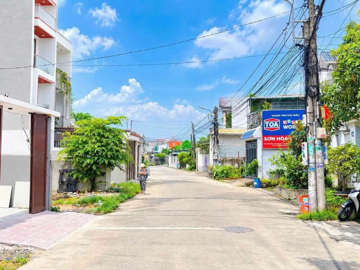 Nhà 3 tầng full nội thất Dĩ An 100m² giá 6.9 tỷ - Ảnh thu nhỏ 5