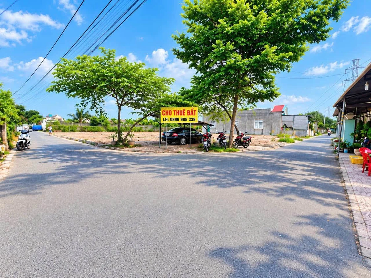 Cho thuê đất trống góc 2 mặt tiền 1.800m² Long Thành 10 triệu/tháng - Ảnh 1