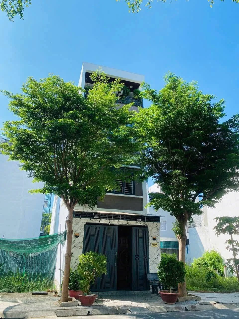 Bán nhà 3 tầng 6PN Nha Trang 239,9m² giá 9,5 tỷ - Ảnh 1