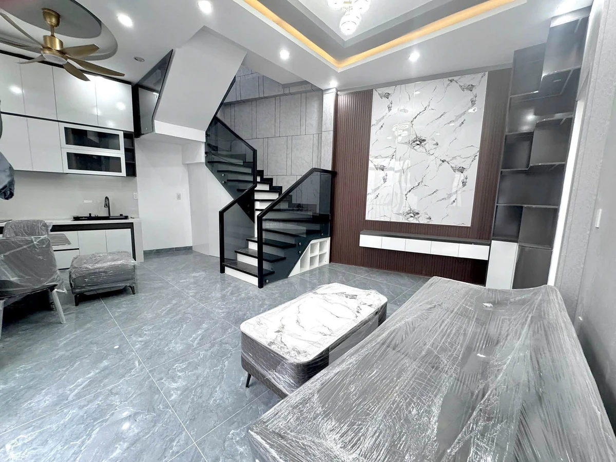 Bán nhà 1 trệt 1 lầu 67m2, 3 phòng ngủ, hẻm ô tô gần chợ Tân Phong - Ảnh thu nhỏ 2