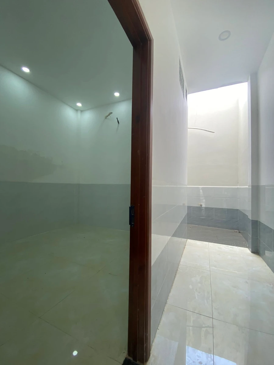 Bán nhà mới xây 1 trệt 1 lầu 4PN 3WC sổ riêng, 4,5x25m gần thị trấn Đức Hòa, Long An - Ảnh thu nhỏ 3