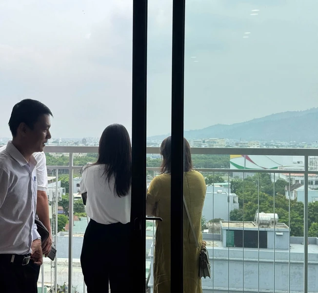 Cho thuê căn hộ góc 68m² tầng 12 view biển, full nội thất, Đà Nẵng