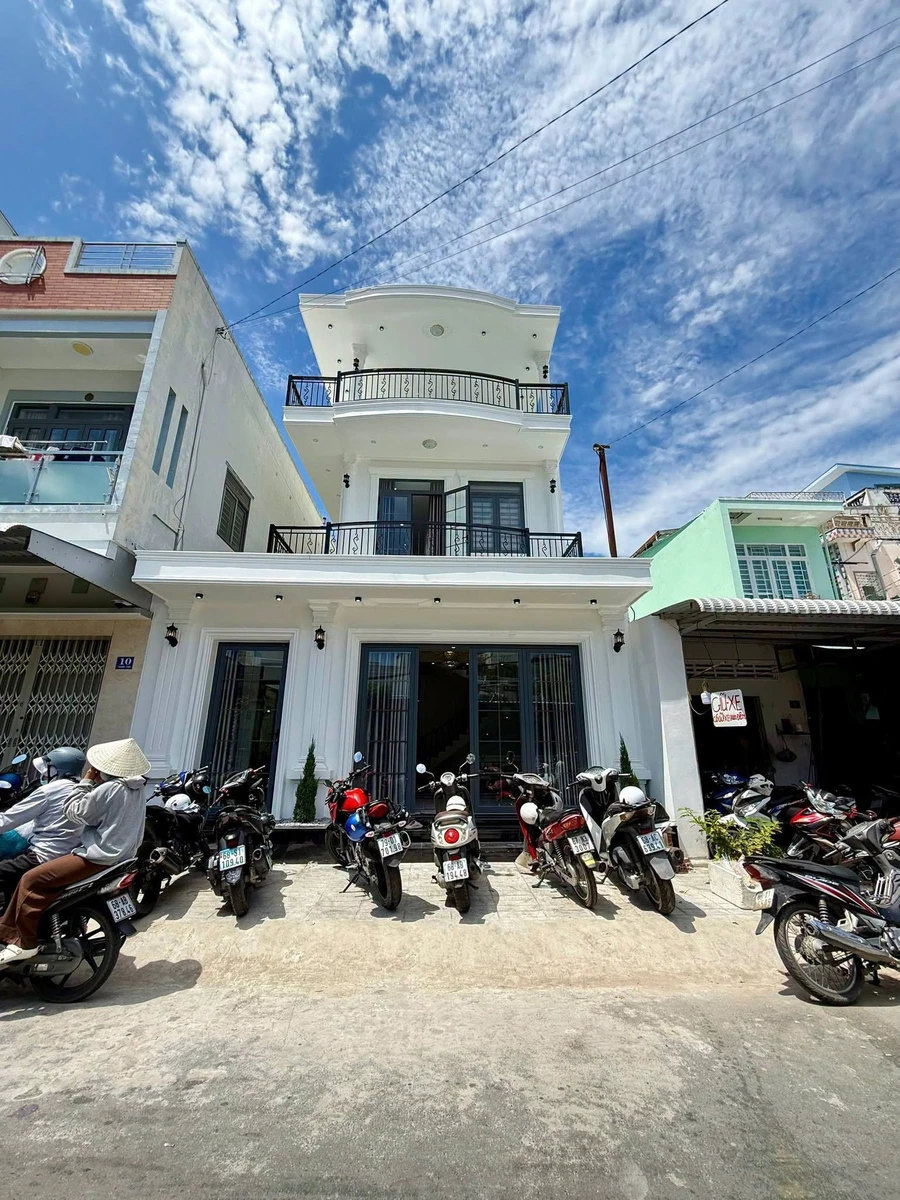 Bán nhà tân cổ điển 4PN mặt tiền Thành Thái, Rạch Giá 5.49 tỷ - Ảnh 1