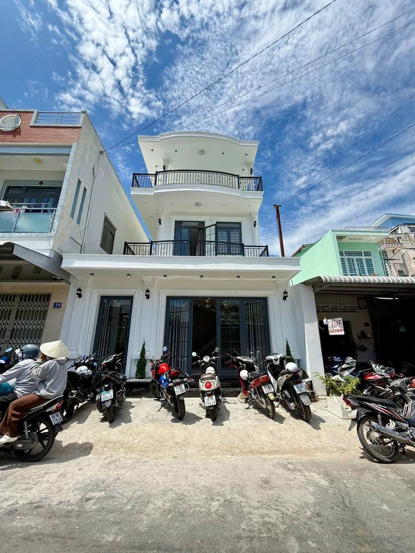 Bán nhà tân cổ điển 4PN mặt tiền Thành Thái, Rạch Giá 5.49 tỷ