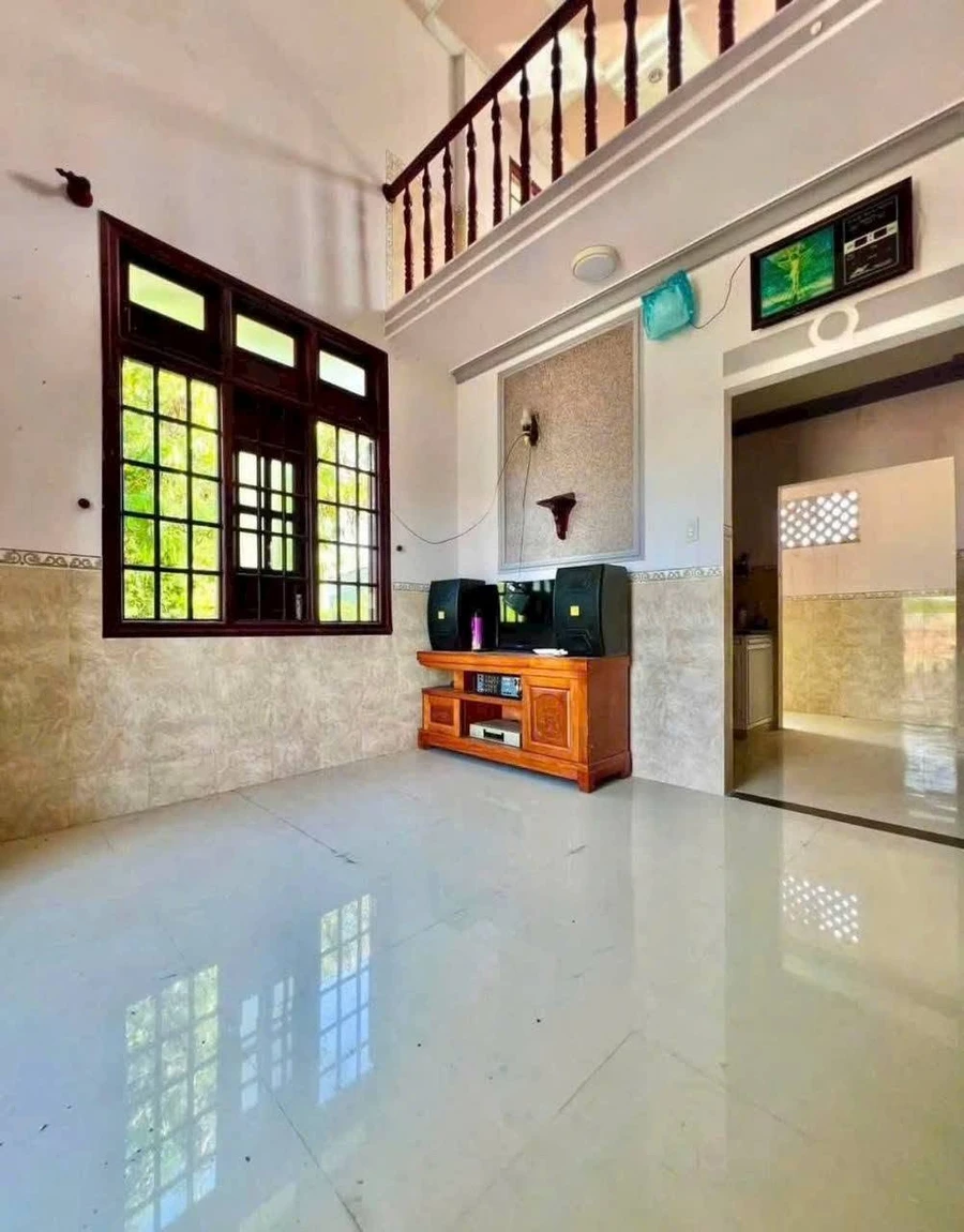 Bán nhà lầu 60m2 sổ hồng, 2 phòng ngủ, góc 2 mặt tiền tại Thanh Hải, Phan Thiết - Ảnh thu nhỏ 2