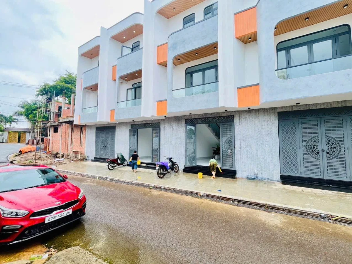 Nhà 3 tầng mặt tiền Lương Thế Vinh, 180m², 4.68 tỷ - Ảnh 1