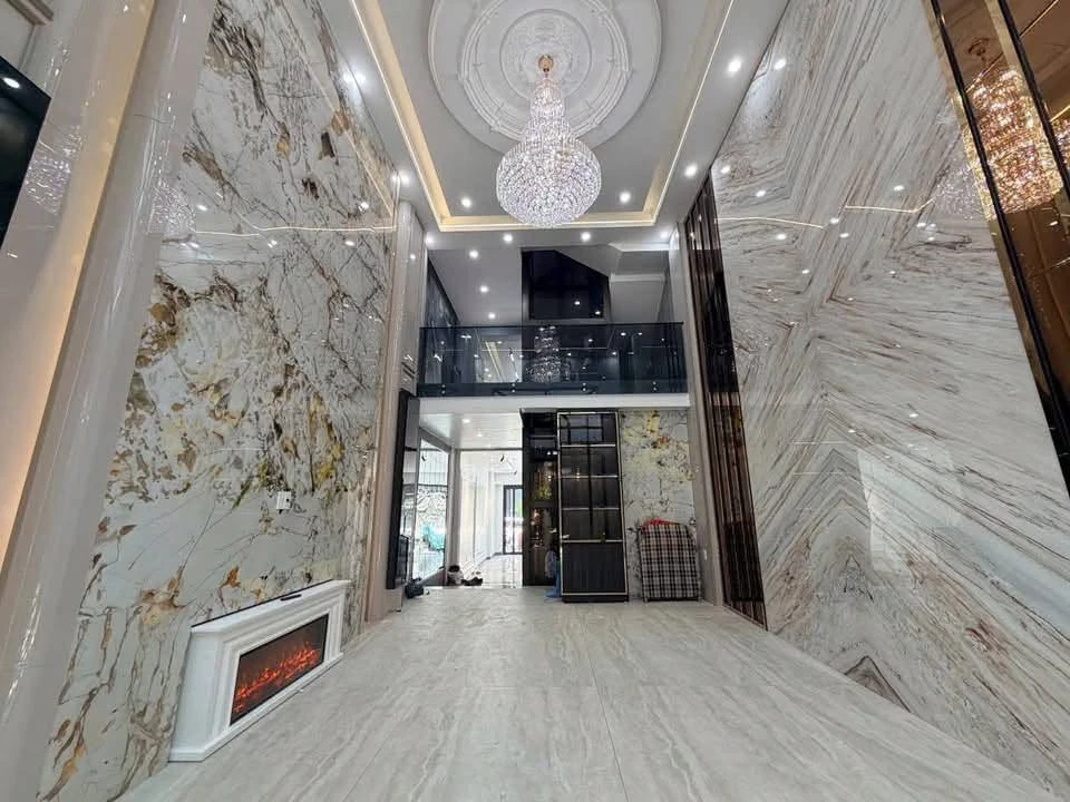 Bán nhà 5 tầng 90m2 có thang máy mặt đường tuyến 2 Hồ Sen Nguyễn Văn Linh giá 11,2 tỷ - Ảnh thu nhỏ 2