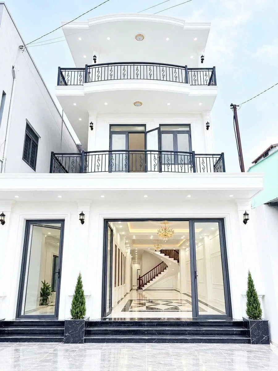 Bán nhà mặt tiền tân cổ điển 7.2x22m, trệt 2 lầu sân thượng, 4 phòng ngủ, đường Thành Thái, Rạch Giá - Ảnh thu nhỏ 2