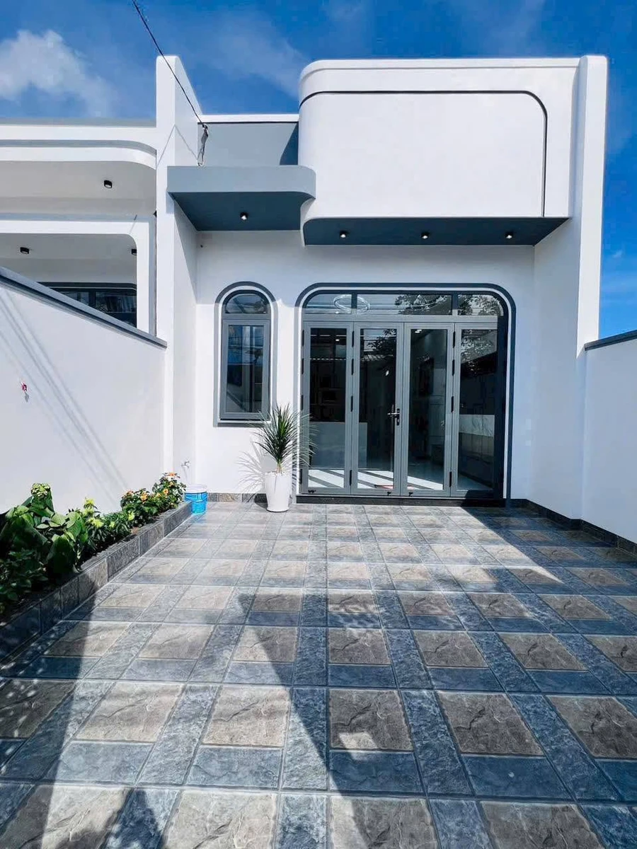 Bán nhà mới 105m2 (5x21) 2 phòng ngủ, hẻm kênh Tập Đoàn 1, Phú Tân, Bến Tre, giá 1,68 tỷ - Ảnh thu nhỏ 2