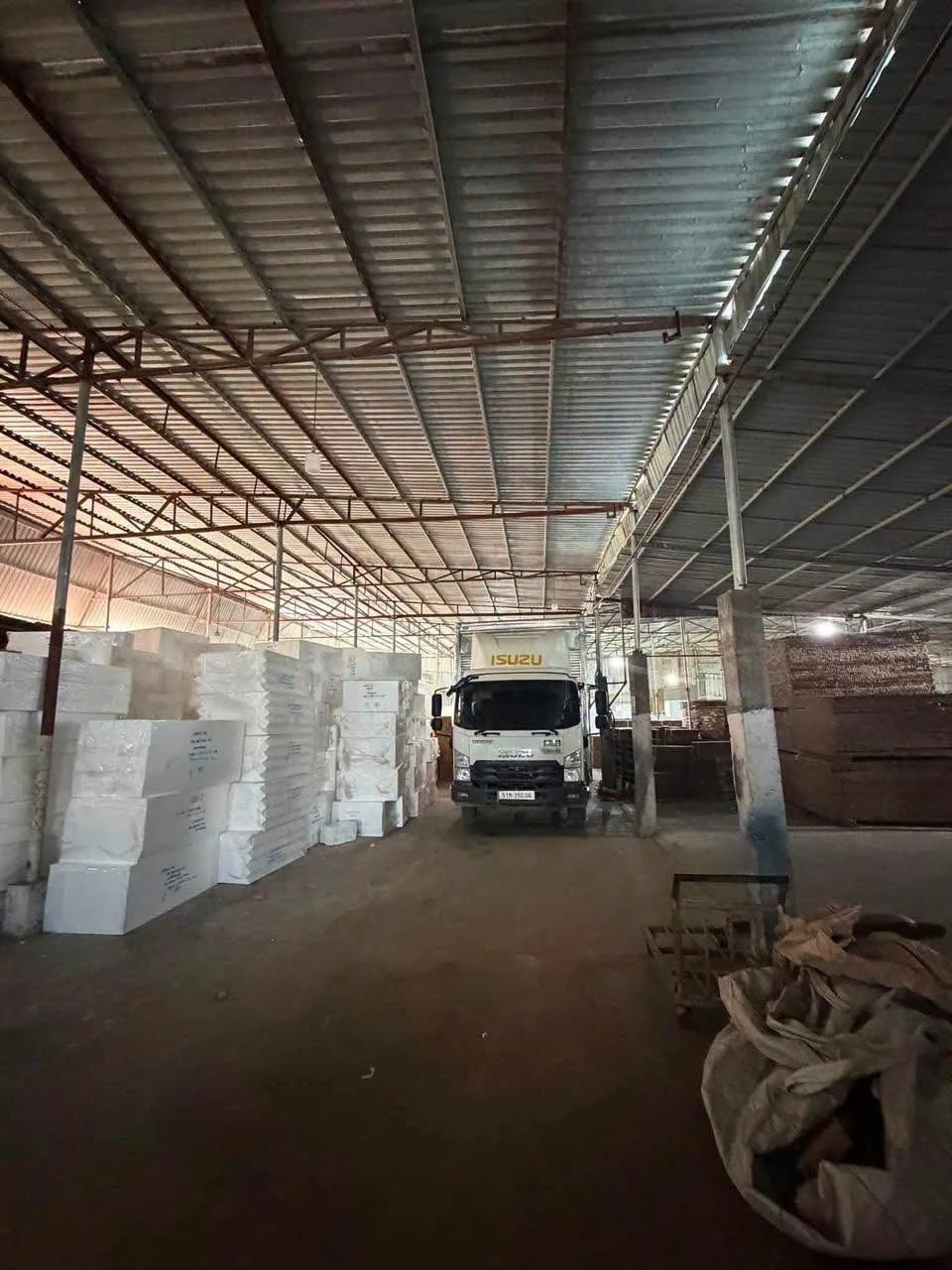 Cho thuê xưởng 2.300m² Tân Uyên Bình Dương 130 triệu/tháng - Ảnh 1