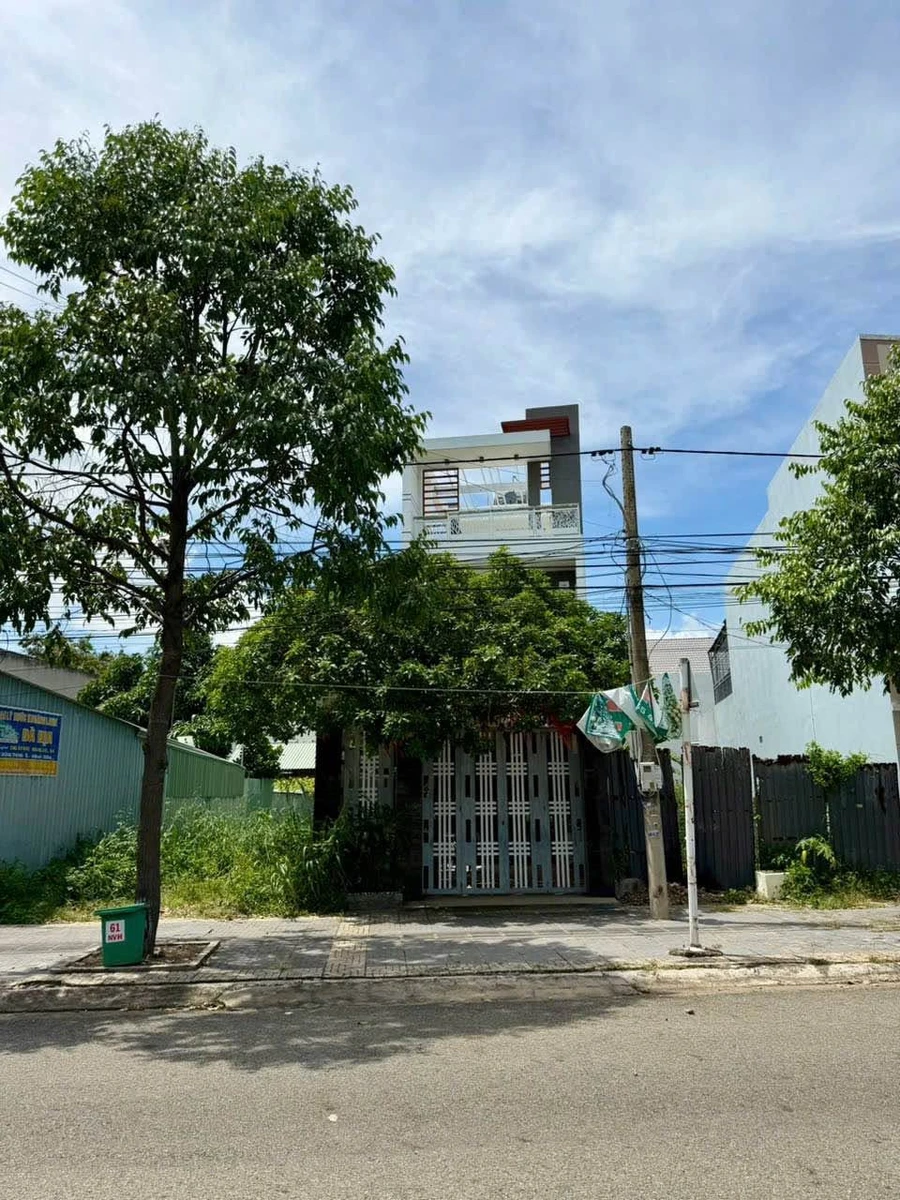 Bán nhà 4PN 109m² đường Nguyễn Văn Hưỡng, Bà Rịa - Ảnh 1