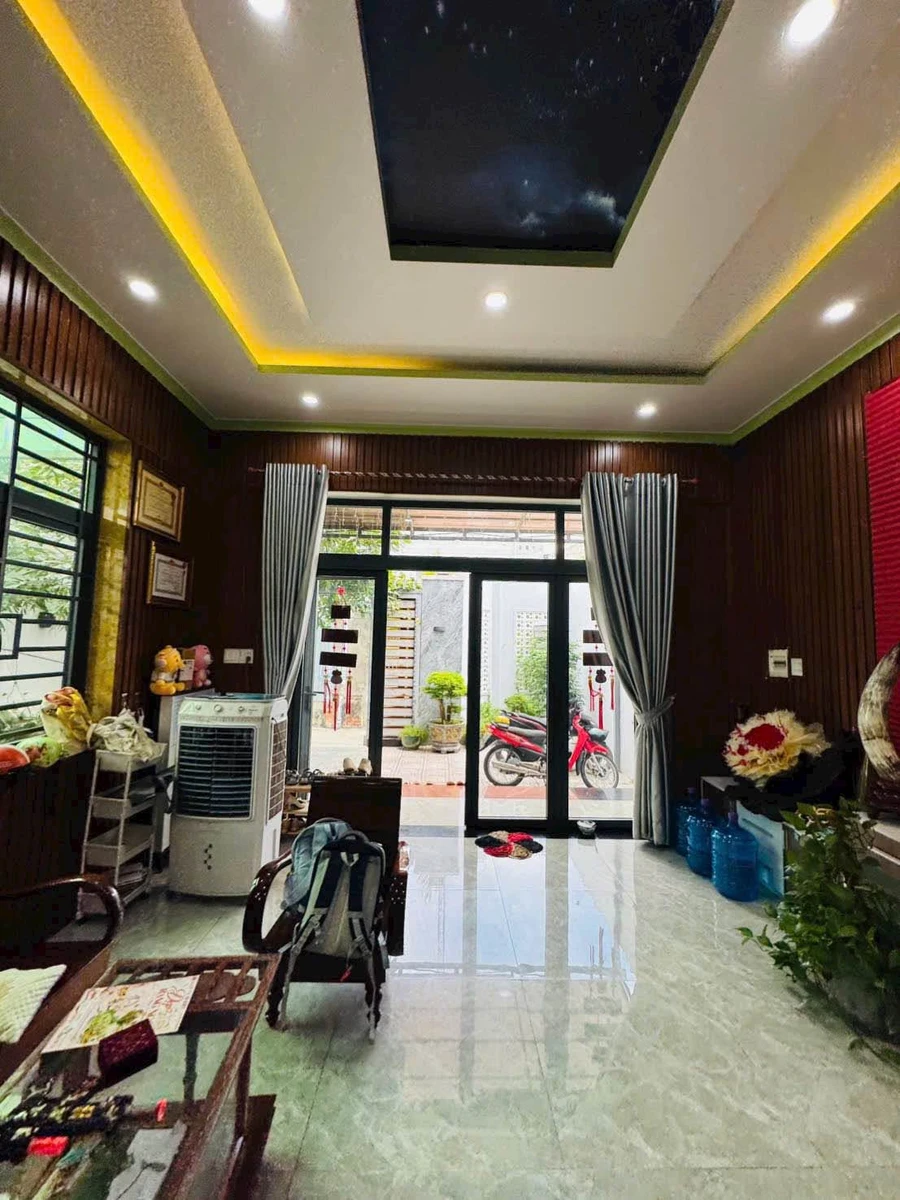 Bán nhà lầu 3 PN, 230m² Phan Thiết, sổ hồng riêng - Ảnh thu nhỏ 2