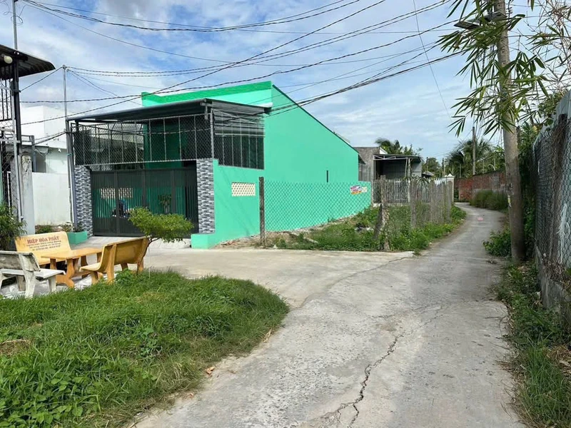 Bán nền góc 2 mặt tiền 117m2 giá 690 triệu tại xã Phú Hưng, phường Phú Khương, Bến Tre