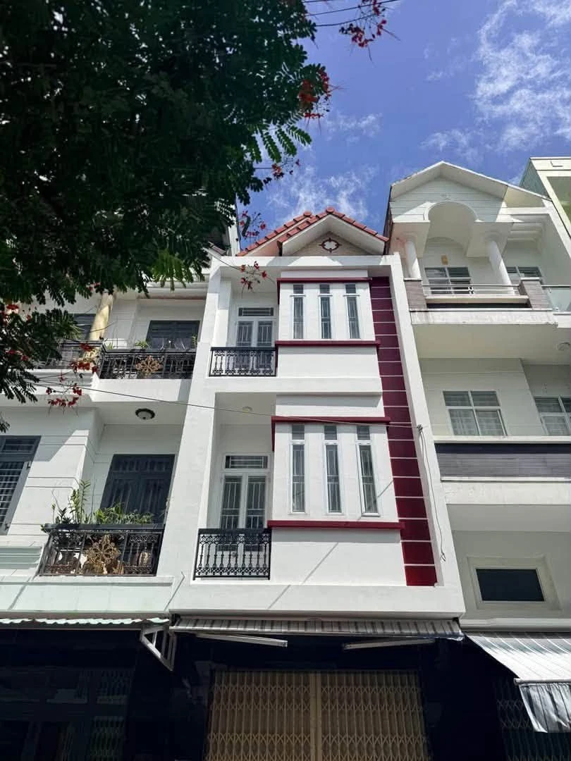 Bán nhà 3 tầng mặt tiền 40m² Nguyễn Hòa Quy Nhơn 3,95 tỷ - Ảnh 1