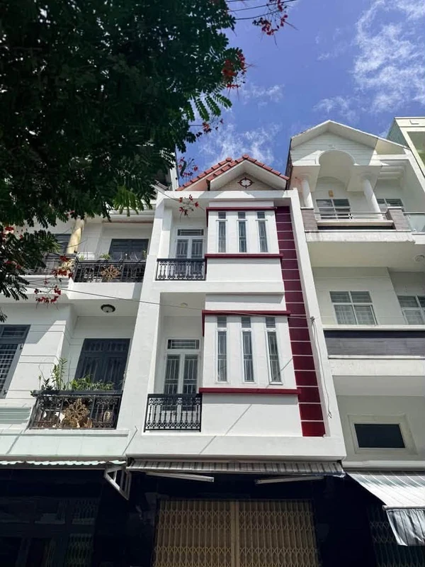 Bán nhà 3 tầng mặt tiền 40m² Nguyễn Hòa Quy Nhơn 3,95 tỷ