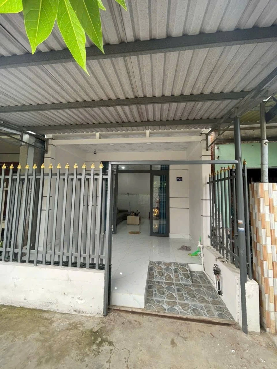 Bán nhà 2 mặt tiền 2PN, 2WC 108m² Phú Hương 850 triệu - Ảnh 1