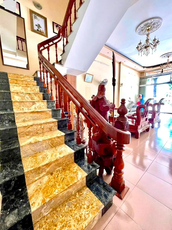 Bán nhà 3 tầng mặt tiền Hai Bà Trưng, Quảng Ngãi 275m²