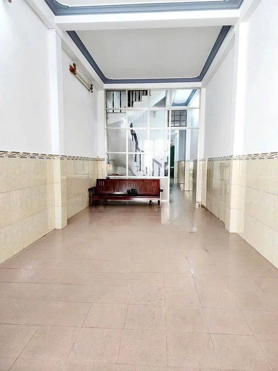 Nhà 2 tầng bán Phan Đình Phùng, Quảng Ngãi, 102m2, 3PN, 2WC, 2 tỷ - Ảnh 1