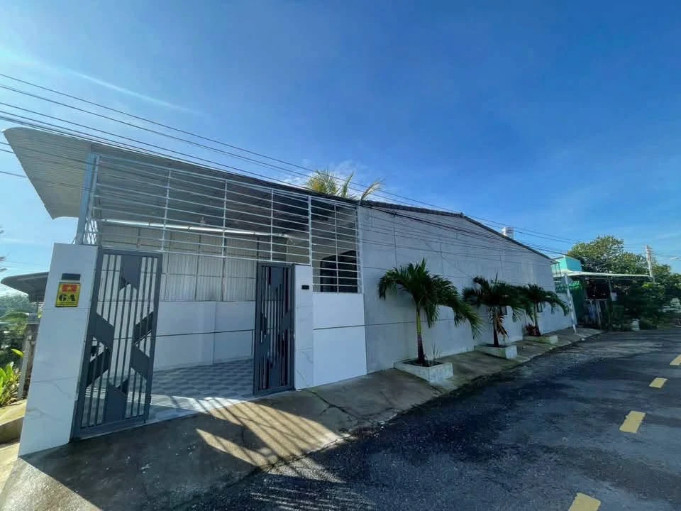 Bán nhà 2 phòng ngủ 96m² mặt tiền Nguyễn Văn Linh - Ảnh thu nhỏ 2