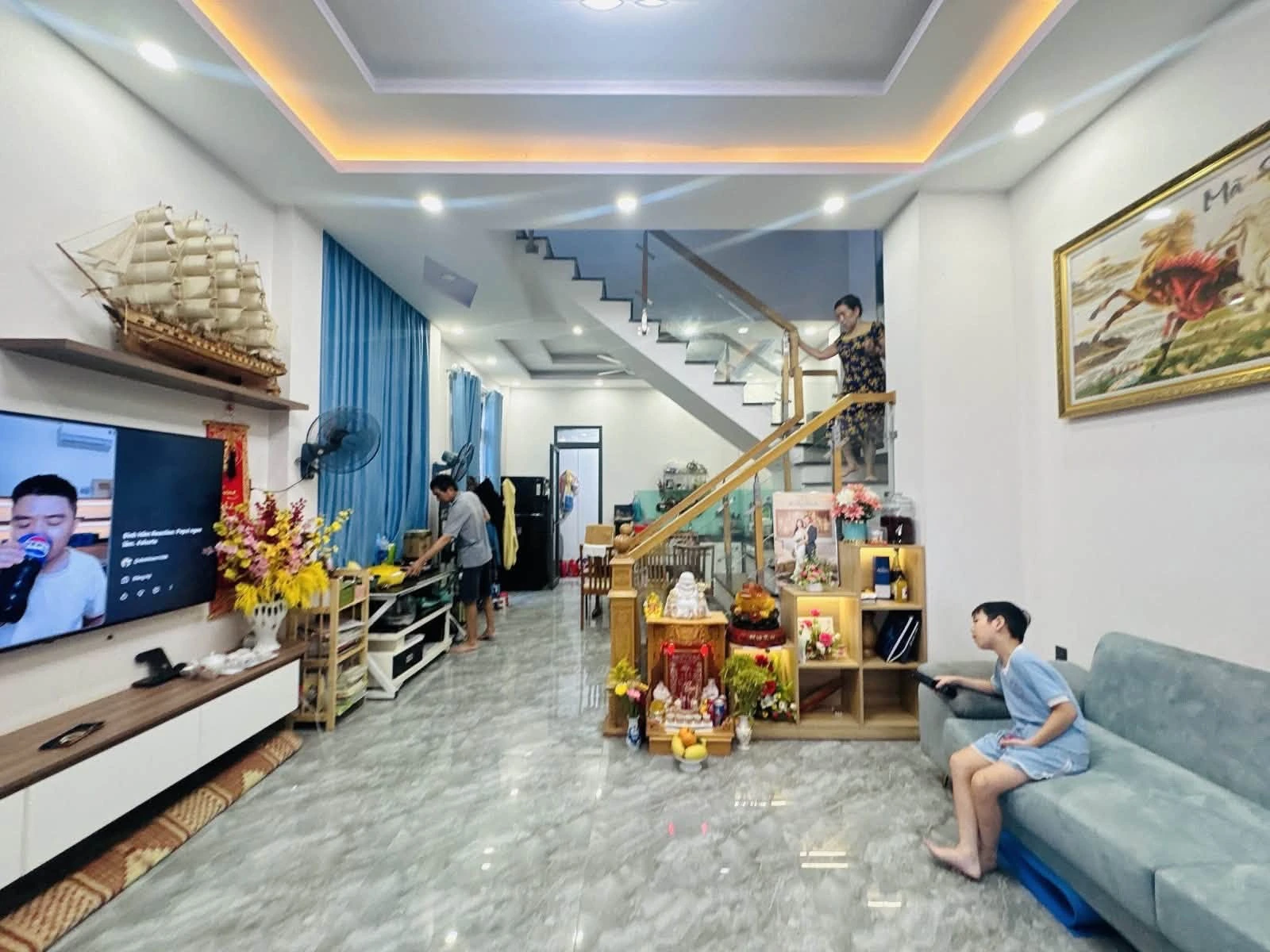 Bán nhà mặt tiền 3 tầng 64m² đường 8m sát Vinhomes Grand Park, Quận 9 giá 5,35 tỷ - Ảnh 1