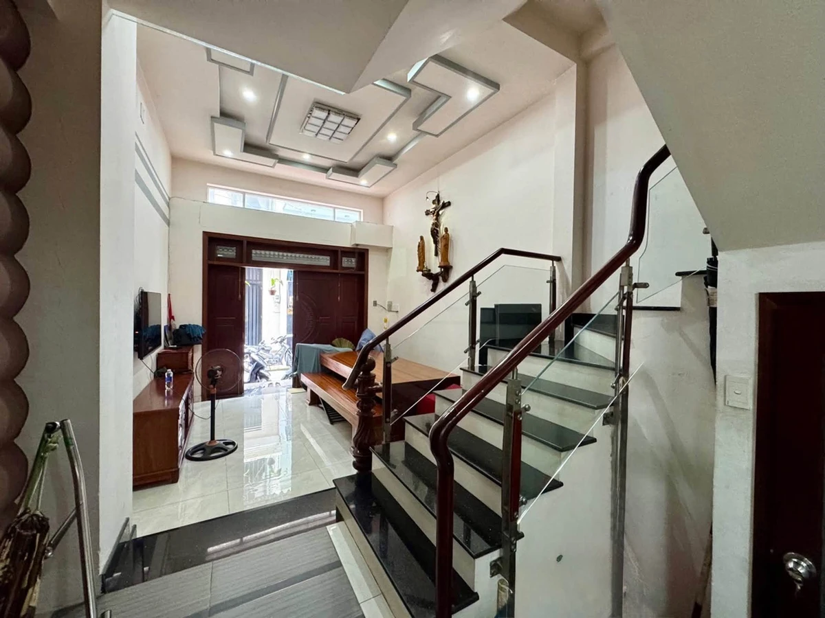 Bán nhà 5 tầng 54m2, 5PN, gần hẻm xe tải đường Lạc Long Quân, Quận 11, giá 8 tỷ - Ảnh thu nhỏ 2