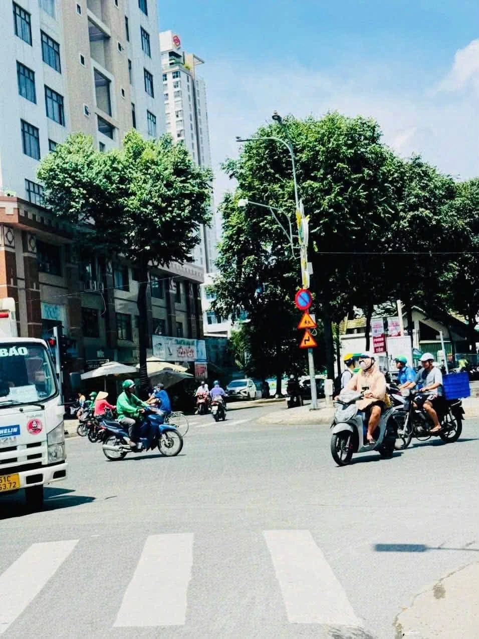 Bán nhà mặt tiền hẻm 81m2 gần phố ẩm thực Vĩnh Khánh, Quận 4, giá 5,5 tỷ - Ảnh 1