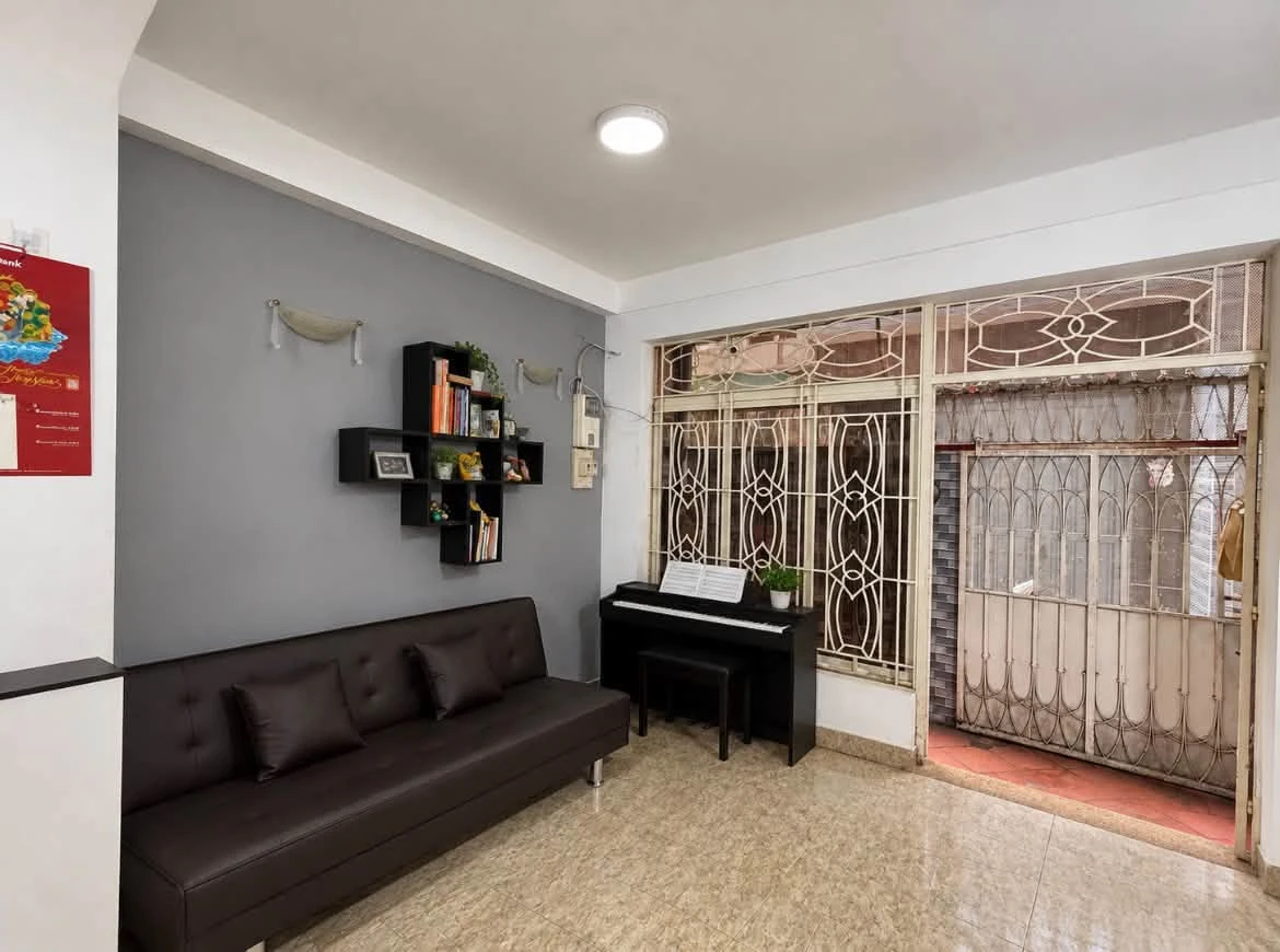 Bán nhà 40m2 4 tầng gần Phan Đăng Lưu, giá 8 tỷ - Ảnh 1