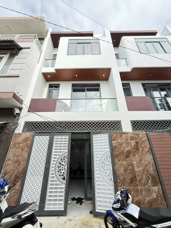 Bán nhà lầu mới hẻm 71 Nam Quốc Cang, Buôn Ma Thuột, 5x11,5m, full nội thất, giá 2,9 tỷ