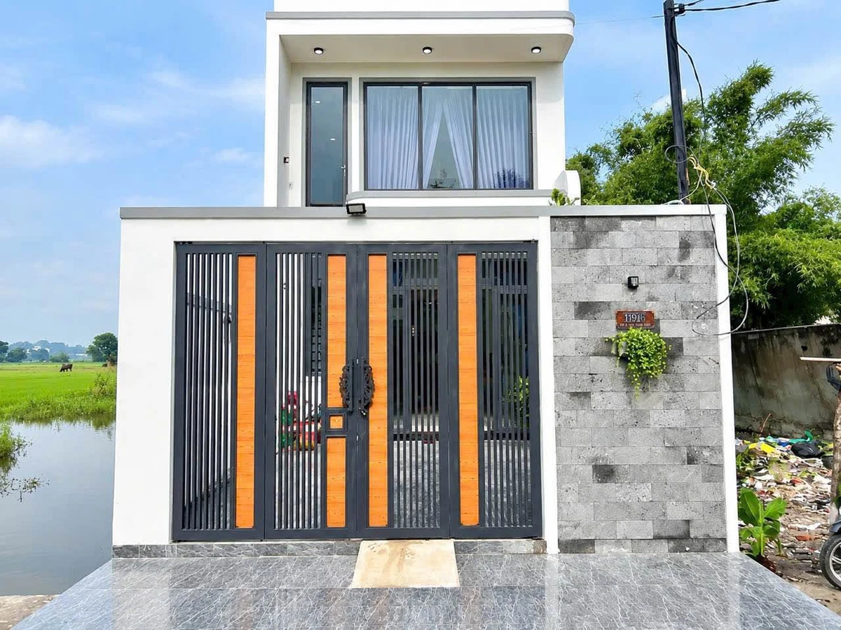 Bán nhà 3 phòng ngủ 104 m² Mỹ Hạnh Nam Hóc Môn 2.38 tỷ - Ảnh thu nhỏ 2