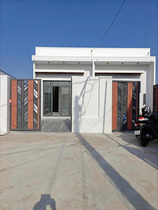 Bán nhà phố sân vườn 3PN 302m² Rạch Giá 2.2 tỷ