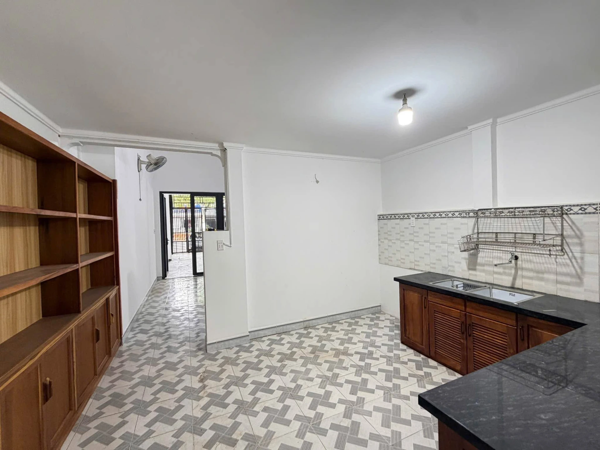 Bán nhà mặt tiền Phạm Văn Đồng Tân Lập 136m² 4 tỷ 250 - Ảnh 1
