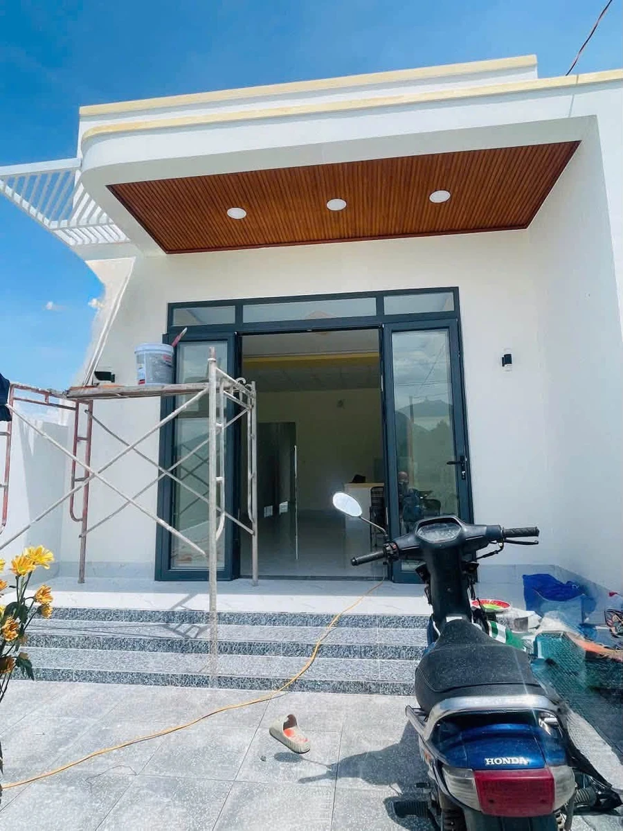 Bán nhà mới 100% 5x32m mặt tiền đường nhựa tại Suối Đá, Dương Minh Châu, Tây Ninh giá 899 triệu - Ảnh thu nhỏ 4