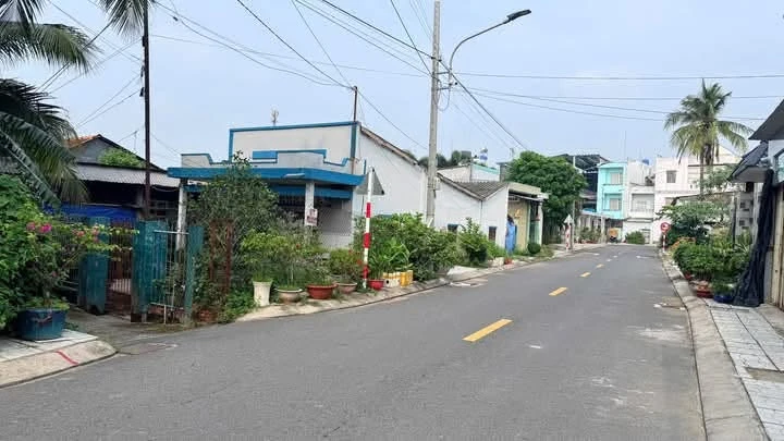 Bán 2 nền liền kề biệt thự 300m² Hữu Định Bến Tre 2.2 tỷ