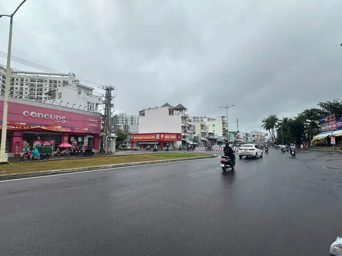 Bán nhà 4 tầng mặt tiền đường 23/10 Nha Trang 100m2 14,5 tỷ - Ảnh thu nhỏ 3