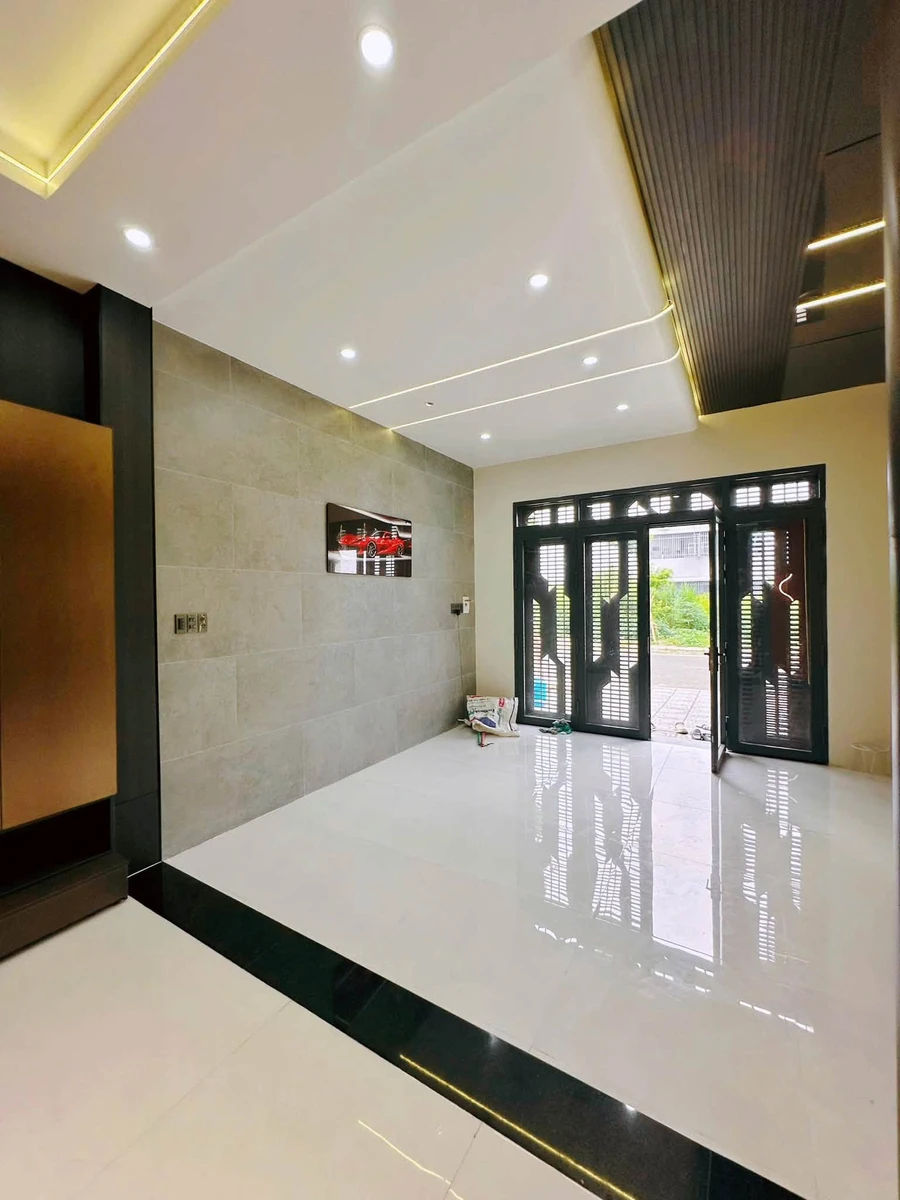 Bán nhà phố 3 PN 90m² sang trọng Rạch Giá 3 tỷ 600 triệu - Ảnh thu nhỏ 2