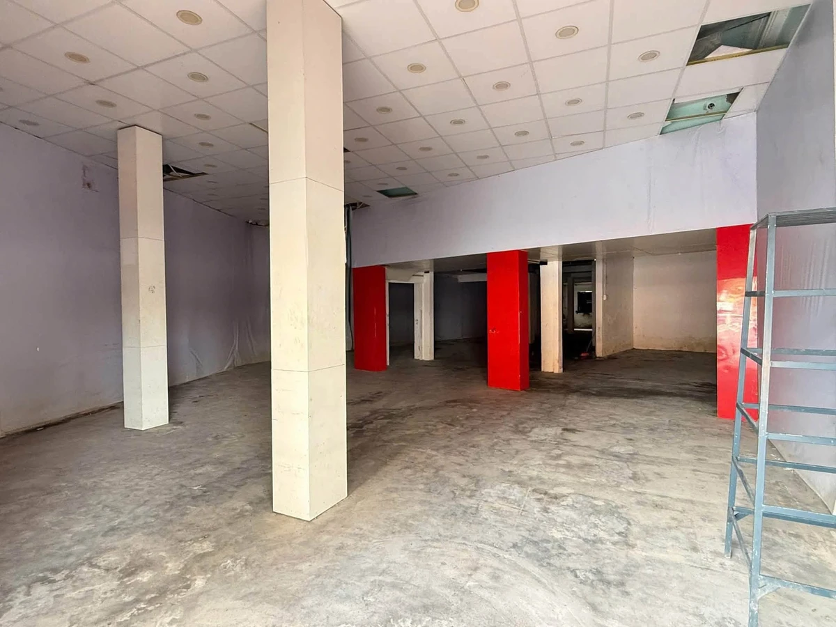 Cho thuê mặt bằng 300m² mặt tiền Hùng Vương, Quận 1 - Ảnh thu nhỏ 2