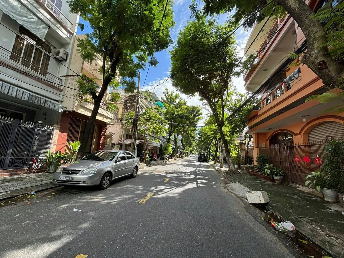 Cho thuê nhà 3 tầng mặt tiền 150m2, 6 phòng ngủ Q.1 - Ảnh thu nhỏ 2