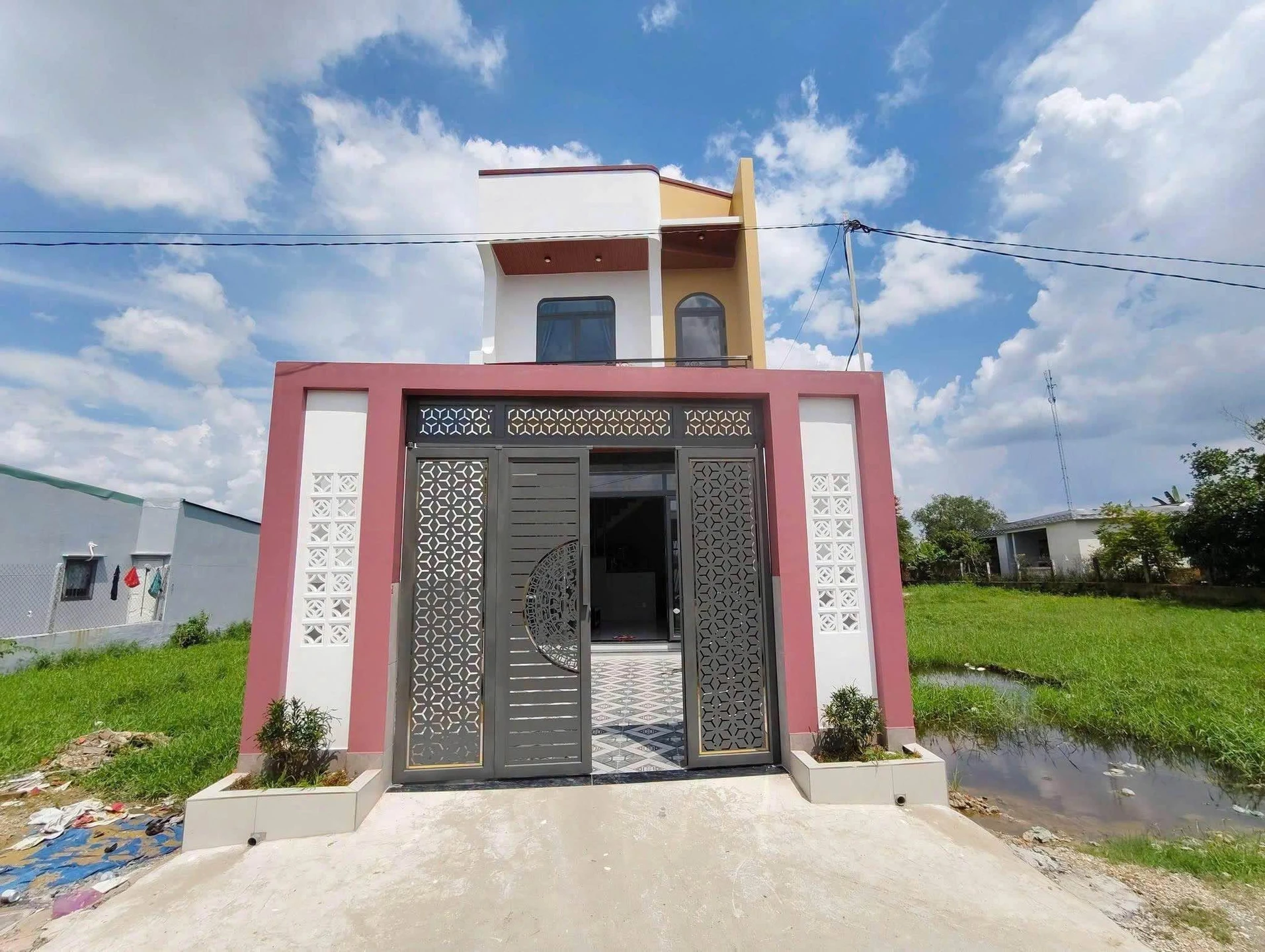 Bán nhà 3PN mới gần Chợ Bình Chánh, giá 1,43 tỷ, 100m² - Ảnh 1