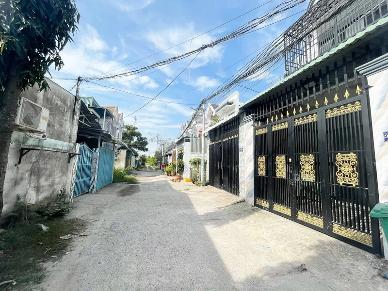 Bán nhà lầu 4x23m, 4 phòng ngủ, giá 2,1 tỷ tại Đức Hòa, Long An