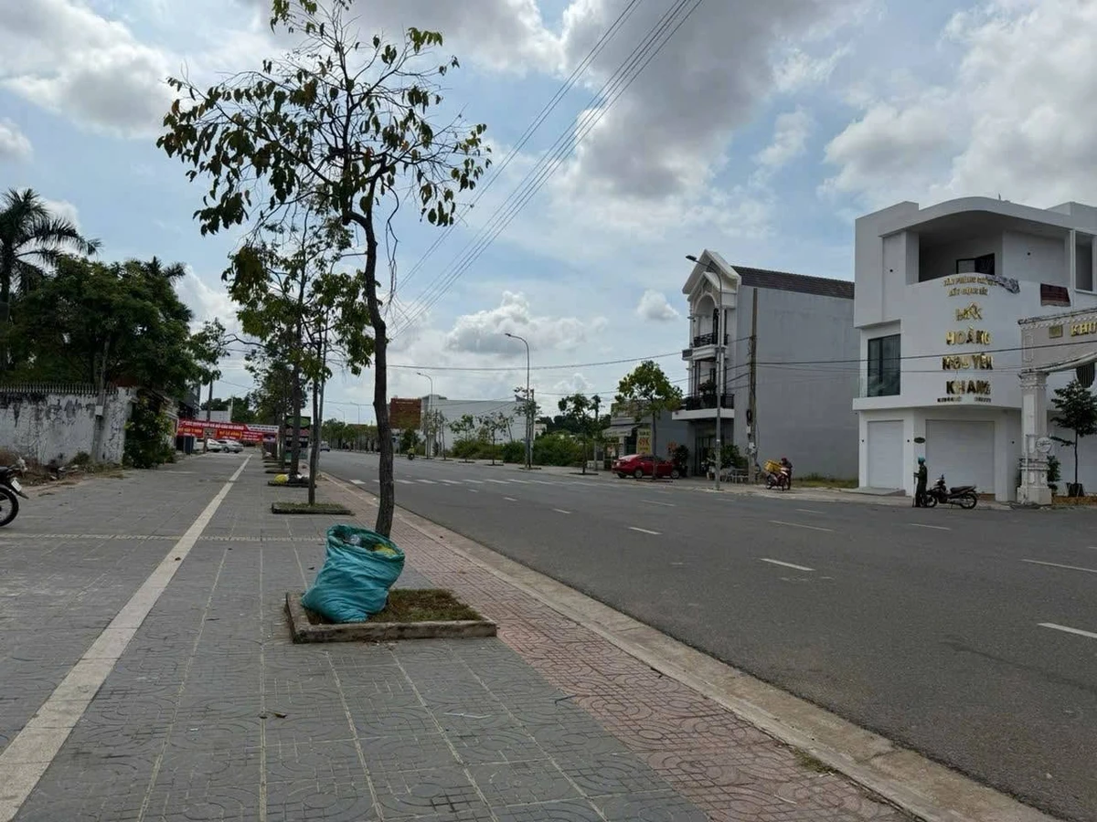 Bán nhà mặt tiền kinh doanh 1 trệt 2 lầu 100m2 Bà Rịa - Ảnh thu nhỏ 5