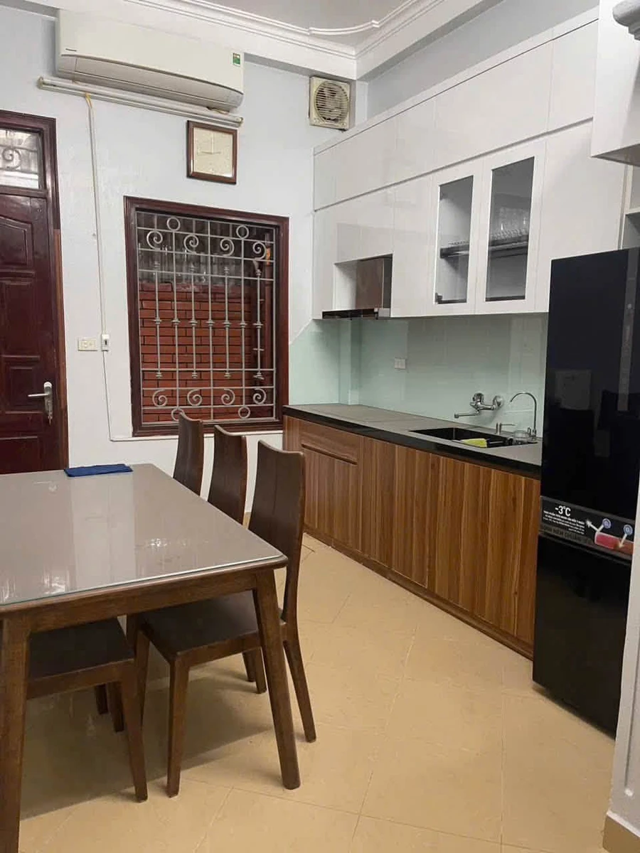 Cho thuê nhà ngõ 50m² 6PN tại Võng Thị, Tây Hồ - Ảnh 1