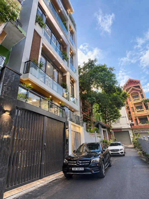 Bán nhà 100m² view hồ mặt tiền 7m Giải Phóng Hà Nội