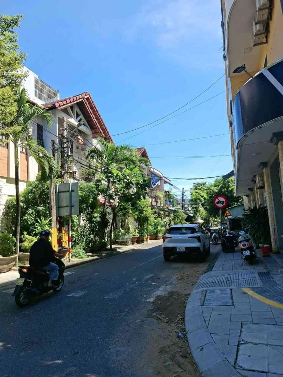 Bán nhà gác đúc mặt tiền 5m5, 75m² gần biển Đà Nẵng, 5.3 tỷ - Ảnh 1